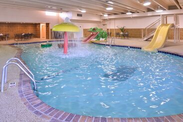 בית מלון כפרי Best Western Plus Midwest Inn