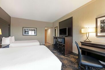 בית מלון כפרי Best Western Plus Midwest Inn