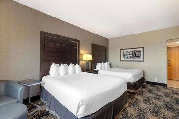 בית מלון כפרי Best Western Plus Midwest Inn
