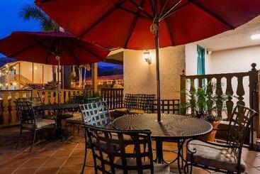 هتل Best Western Plus Pepper Tree Inn