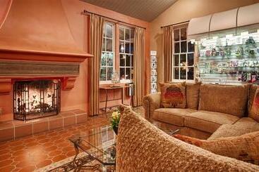 هتل Best Western Plus Pepper Tree Inn