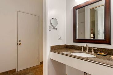 هتل Best Western Plus Santa Barbara