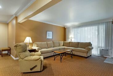 هتل Best Western Plus Santa Barbara