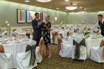 هتل Best Western Plus The Normandy Inn & Suites