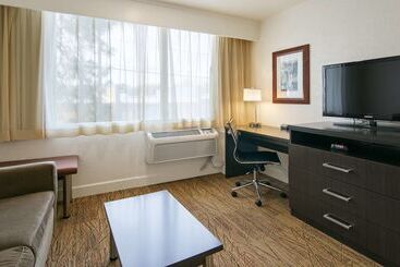 هتل Best Western Pony Soldier Inn & Suites
