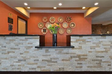 هتل Best Western Pony Soldier Inn & Suites