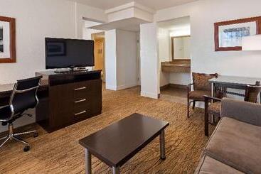 هتل Best Western Pony Soldier Inn & Suites
