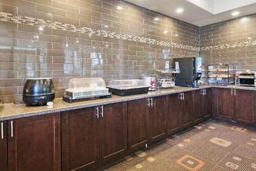 هتل Best Western Pony Soldier Inn & Suites