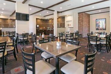 هتل Best Western Pony Soldier Inn & Suites