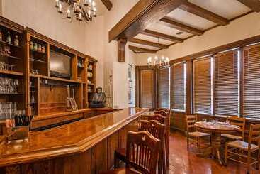 هتل Best Western Premier Mariemont Inn