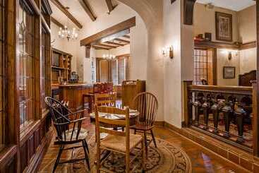 هتل Best Western Premier Mariemont Inn