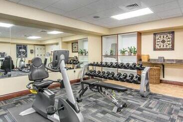 هتل Bluegreen Vacations Patrick Henry Sqr, Ascend Resort Collection