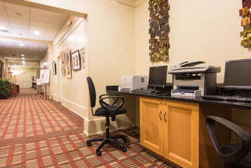 هتل Cavalier Inn At The University