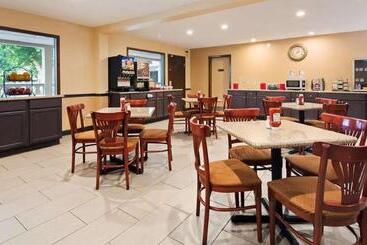 هتل Clarion Inn