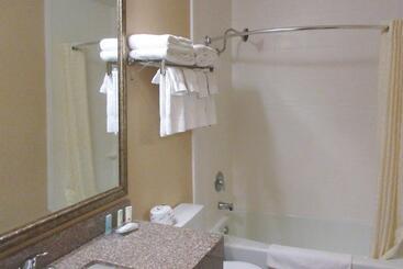هتل Clarion Inn