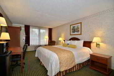 فندق Clarion Inn & Conference Center
