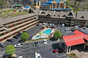 فندق Crossroads Inn & Suites