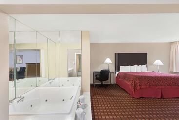 هتل Days Inn By Wyndham College Station University Drive
