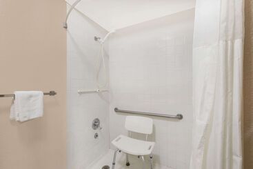 هتل Days Inn By Wyndham College Station University Drive