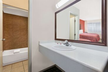 هتل Days Inn By Wyndham College Station University Drive
