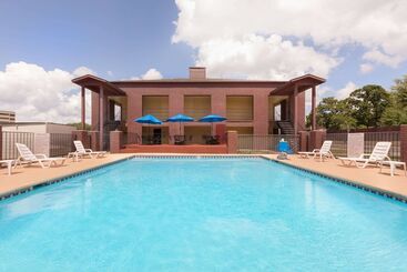هتل Days Inn By Wyndham College Station University Drive