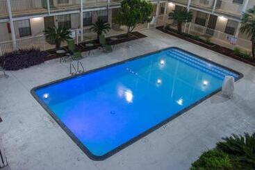 ホテル Deluxe Inn San Antonio