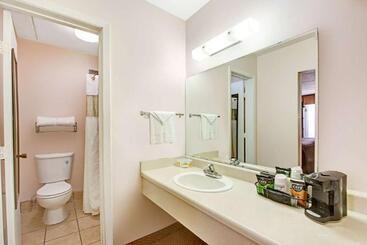 ホテル Deluxe Inn San Antonio