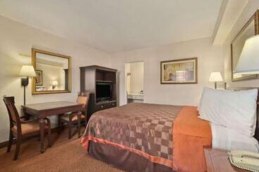 ホテル Deluxe Inn San Antonio