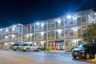 ホテル Deluxe Inn San Antonio