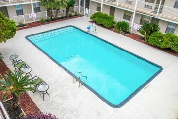ホテル Deluxe Inn San Antonio