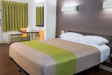 ホテル Deluxe Inn San Antonio