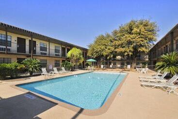 ホテル Deluxe Inn San Antonio