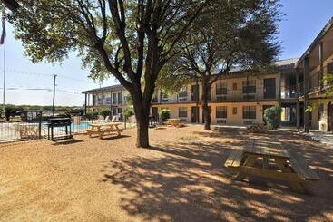 ホテル Deluxe Inn San Antonio