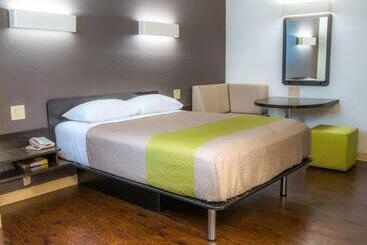 ホテル Deluxe Inn San Antonio