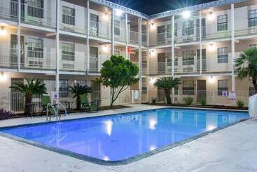 ホテル Deluxe Inn San Antonio