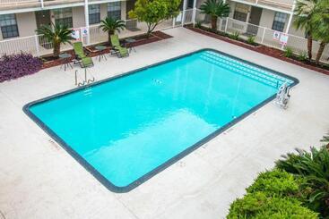 ホテル Deluxe Inn San Antonio