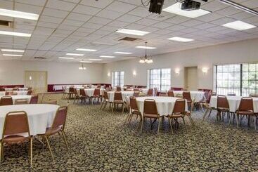 هتل Rodeway Inn Conference Center El Dorado