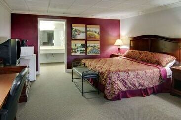 هتل Rodeway Inn Conference Center El Dorado