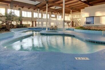 هتل Rodeway Inn Conference Center El Dorado