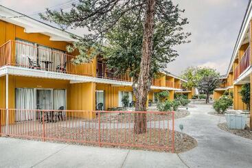 هتل Econo Lodge Near Reno Sparks Convention Center