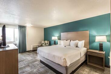 هتل Everspring Inn And Suites