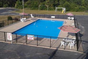 هتل Family Budget Inn Harrison