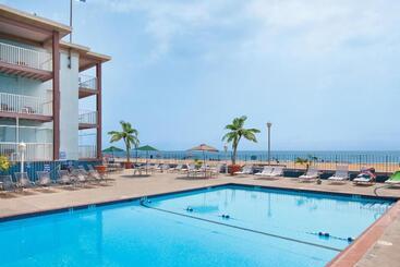 هتل Flagship Oceanfront