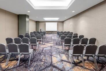 هتل Holiday Inn & Suites Pittsfield Berkshires, An Ihg