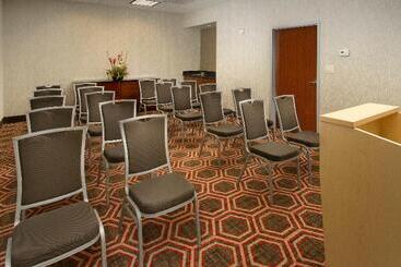 هتل Holiday Inn Express Baltimore At The Stadiums, An Ihg
