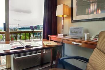 هتل Inn At The Convention Center
