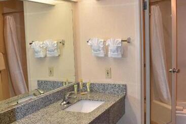 هتل Inn At The Convention Center