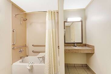 هتل Knights Inn Nashville