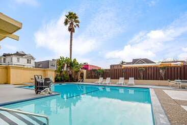 هتل La Quinta Inn By Wyndham Berkeley