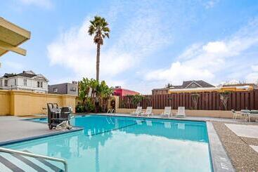 هتل La Quinta Inn By Wyndham Berkeley